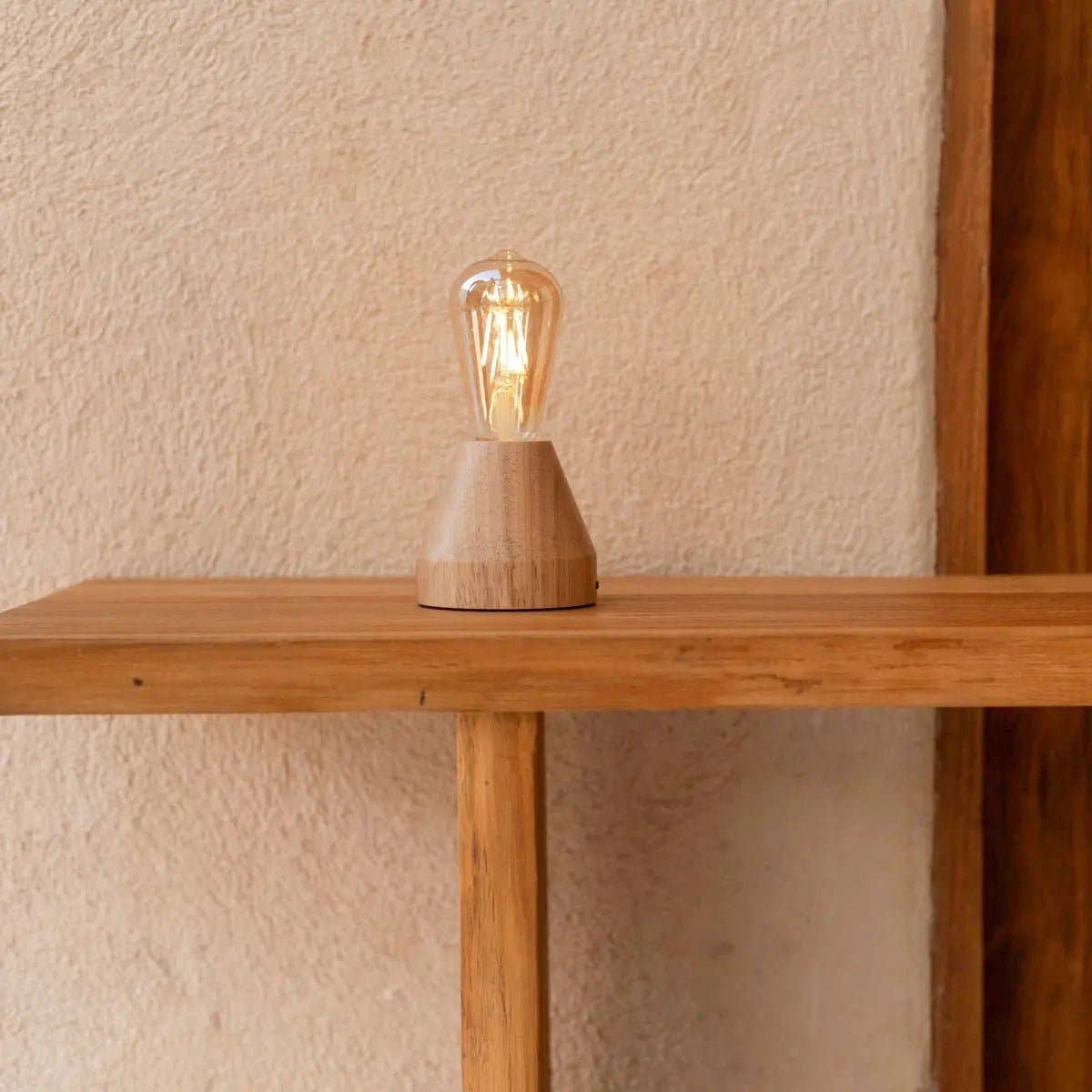 Zavi Hellbraune Wiederaufladbare Tischlampe | LED, Kabellos & 80 Stunden Akkulaufzeit - GUNDT HOME