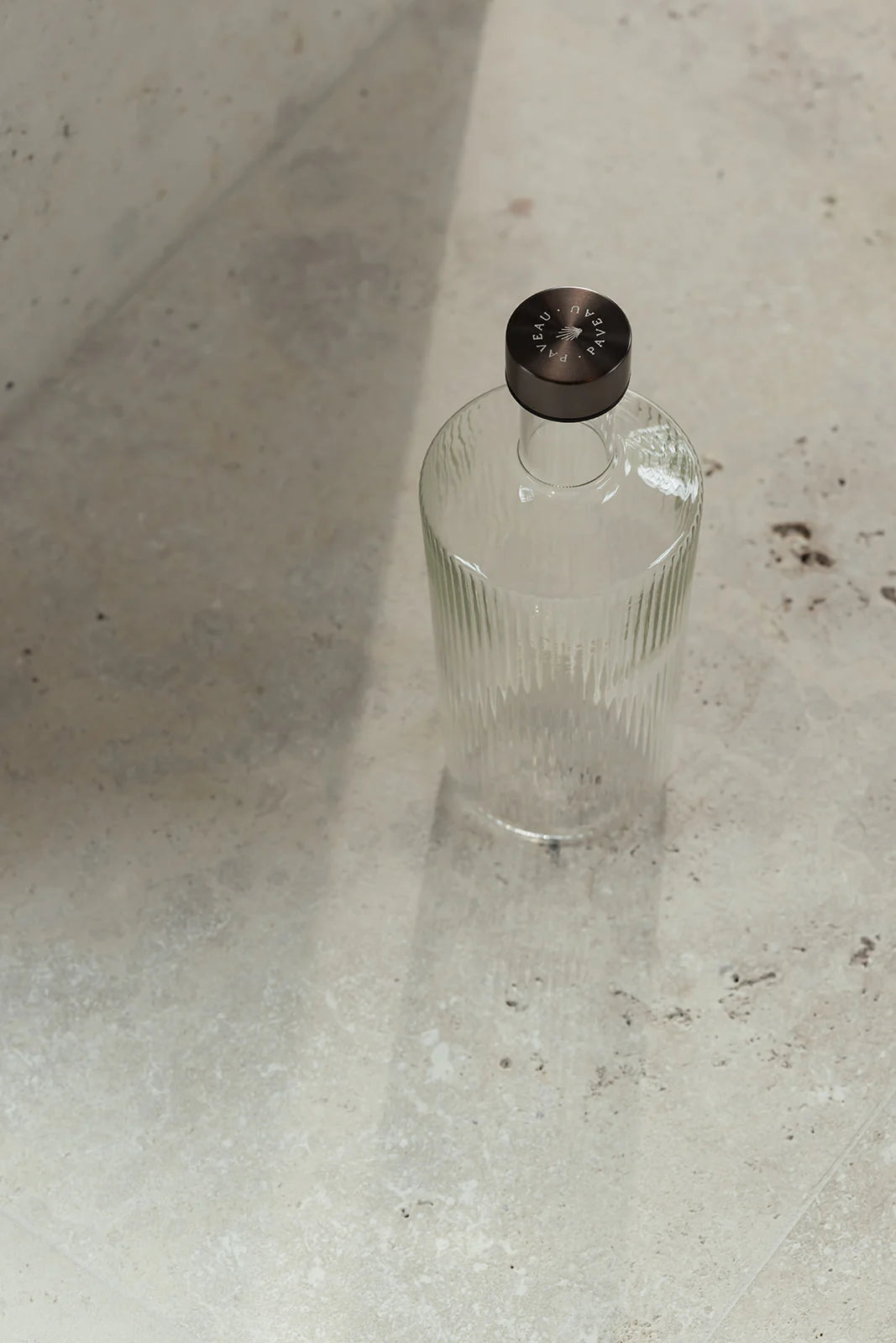 Mundgeblasene Wasserflasche White Haven - GUNDT HOME