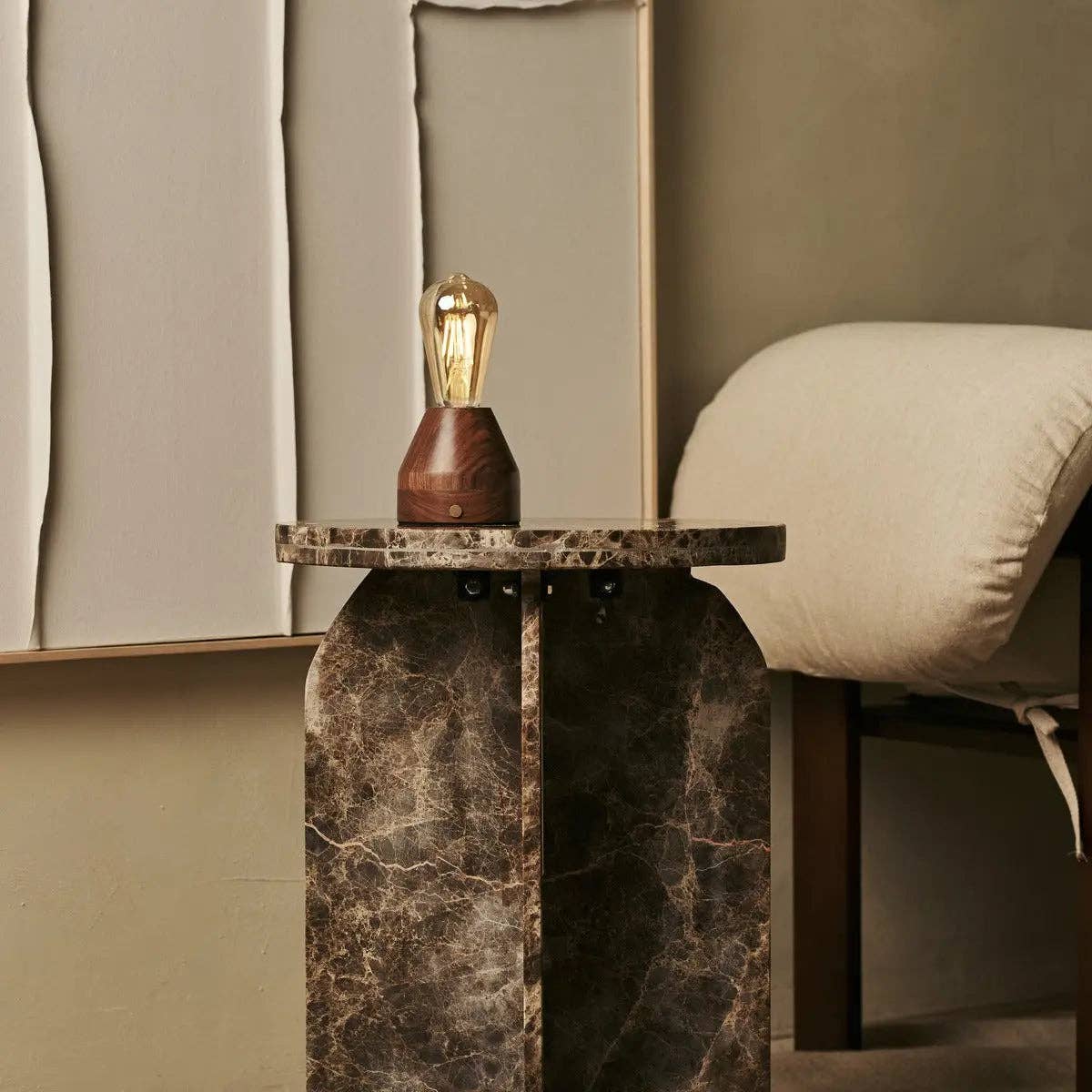 Zavi Walnuss Wiederaufladbare Tischlampe | LED, Kabellos & 80 Stunden Akkulaufzeit - GUNDT HOME