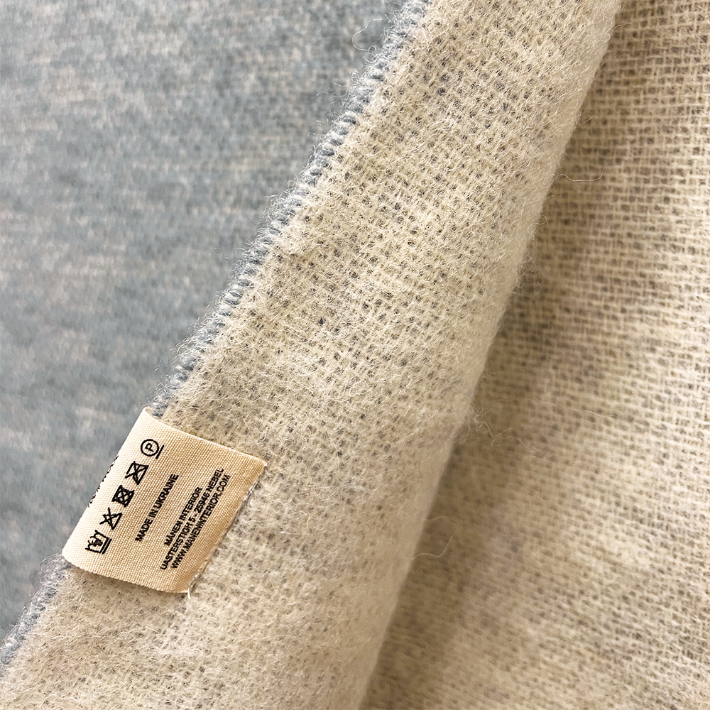 MÅNEN Wolldecke mit Fransen hellblau - GUNDT HOME