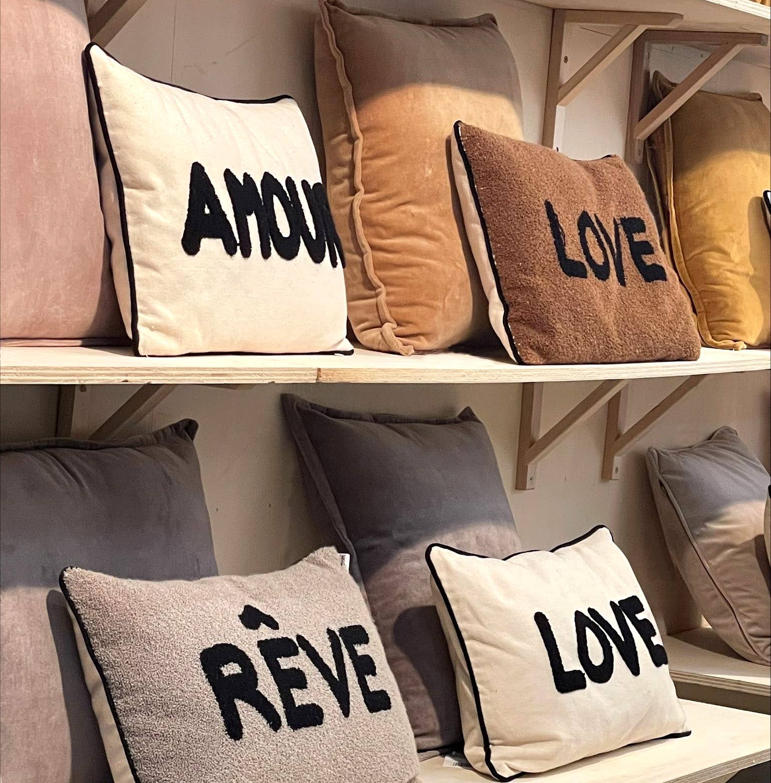 Opjet Paris Love Kissen aus natürlichem Canvas 30 x 50 cm - GUNDT HOME
