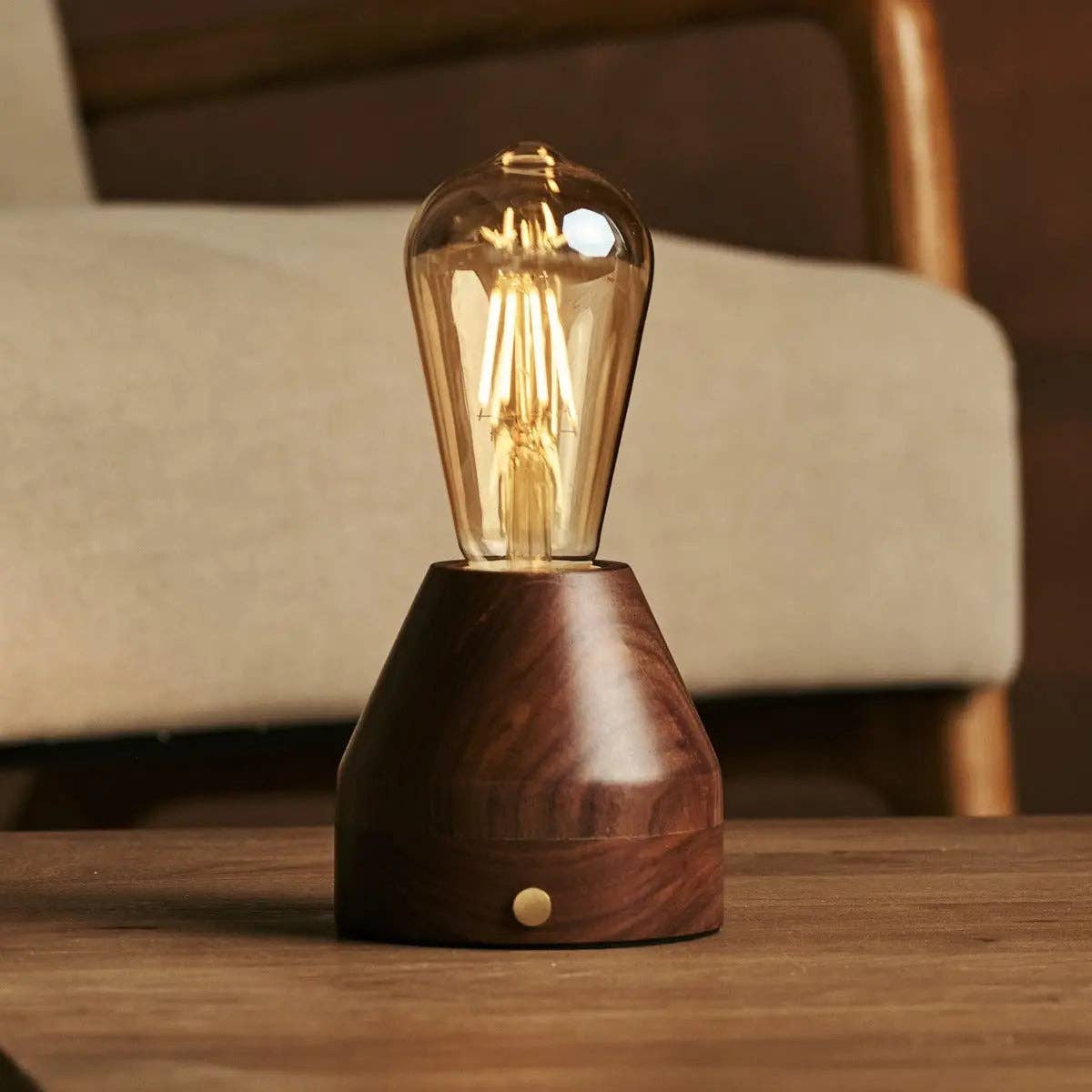 Zavi Walnuss Wiederaufladbare Tischlampe | LED, Kabellos & 80 Stunden Akkulaufzeit - GUNDT HOME