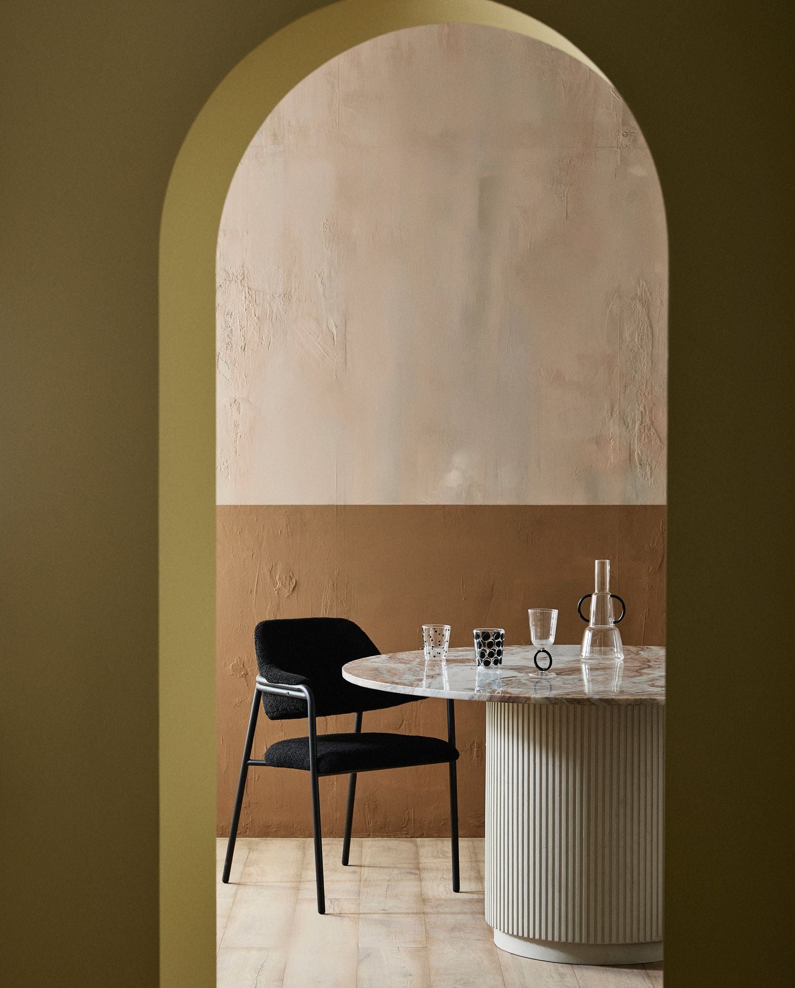 APIUM jug - clear/black - GUNDT HOME