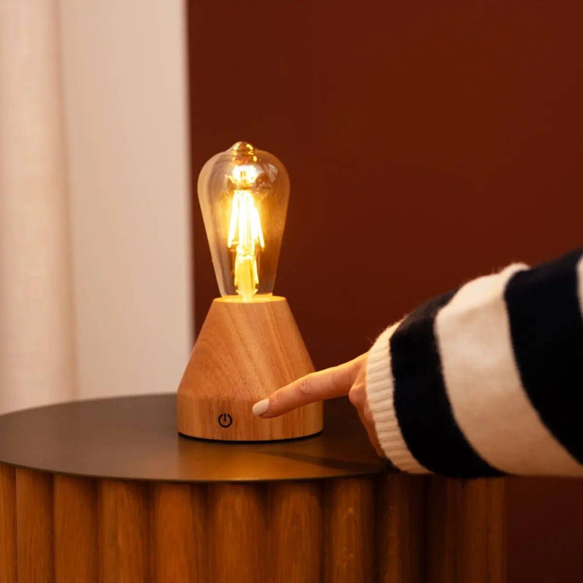 Zavi Hellbraune Wiederaufladbare Tischlampe | LED, Kabellos & 80 Stunden Akkulaufzeit - GUNDT HOME