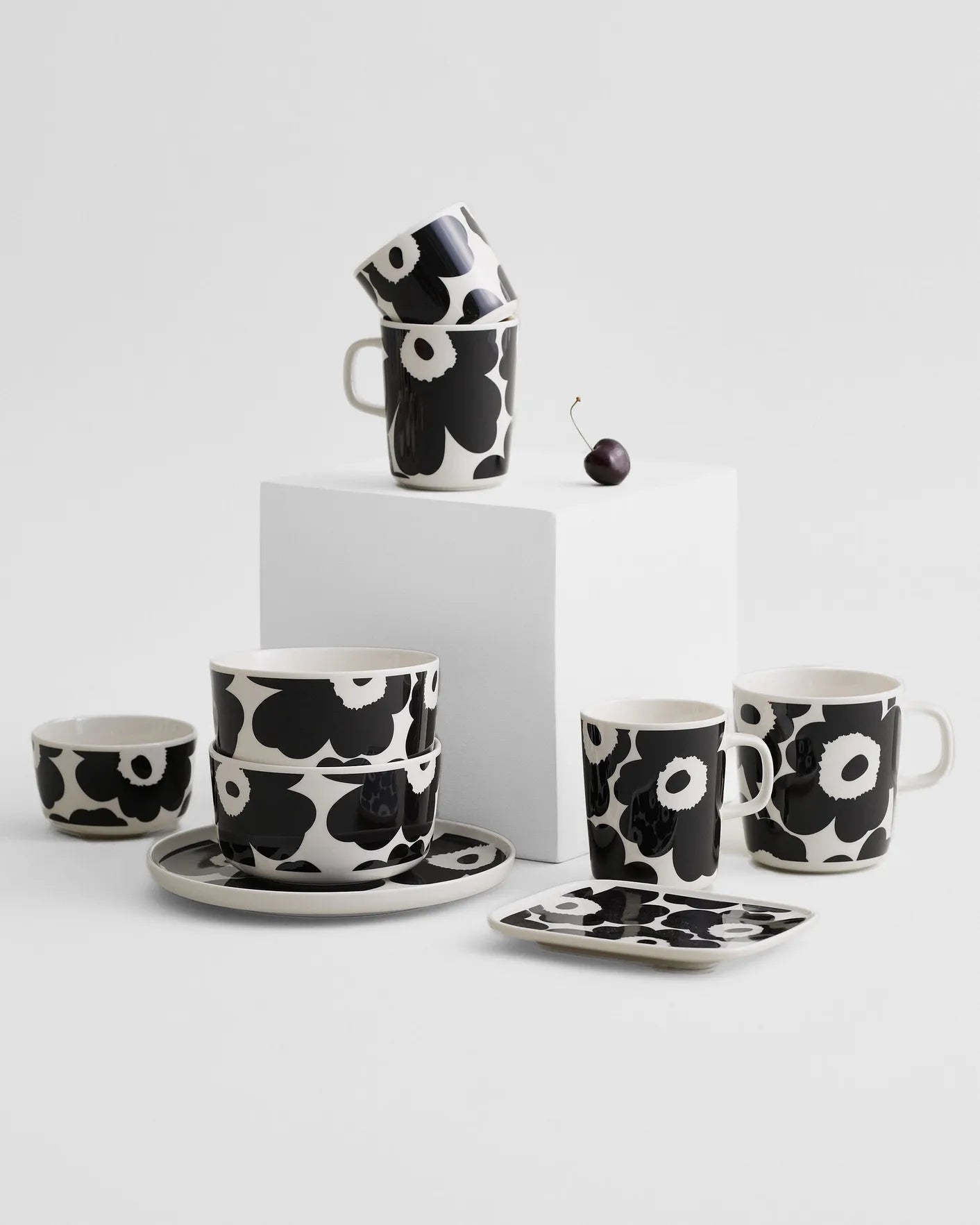 Tasse Unikko Schwarz/Weiß 400 ml - GUNDT HOME