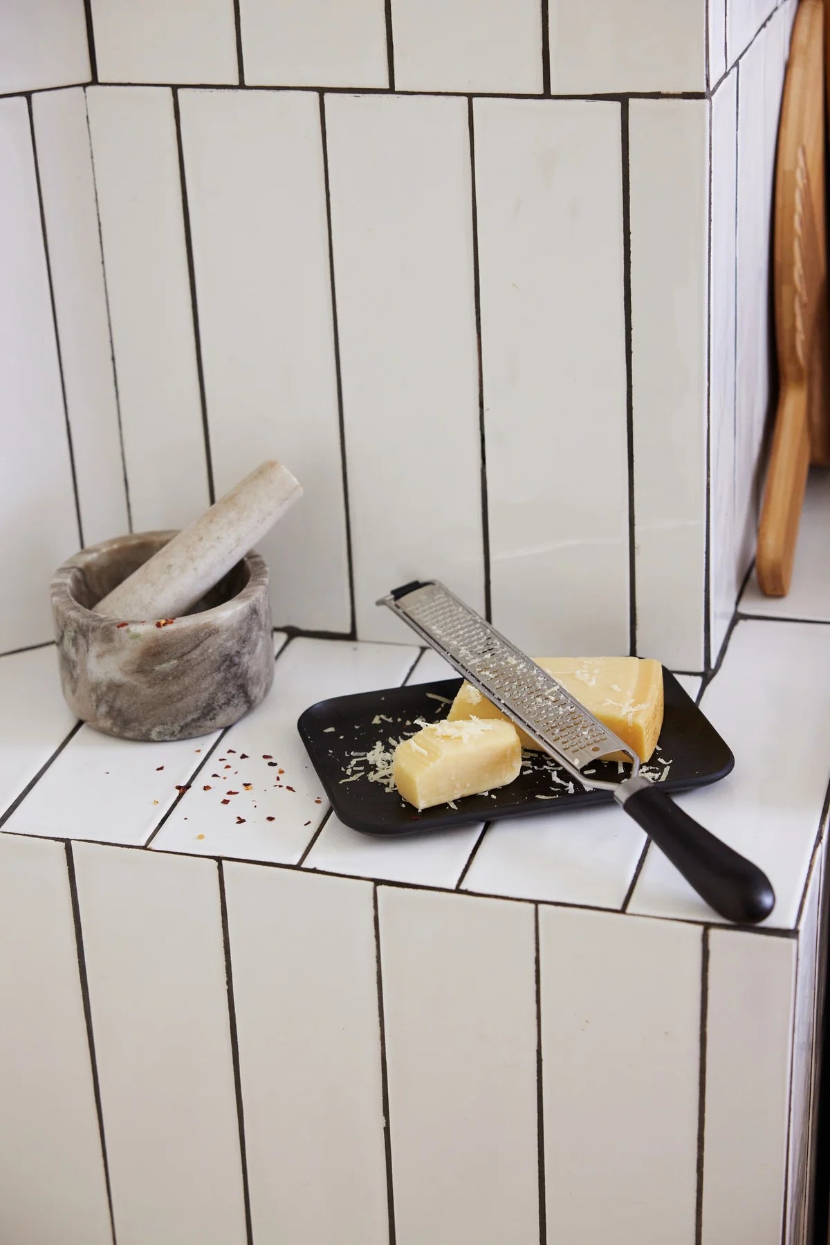 Hanna Holztablett aus Wengeholz schwarz 19 cm - GUNDT HOME