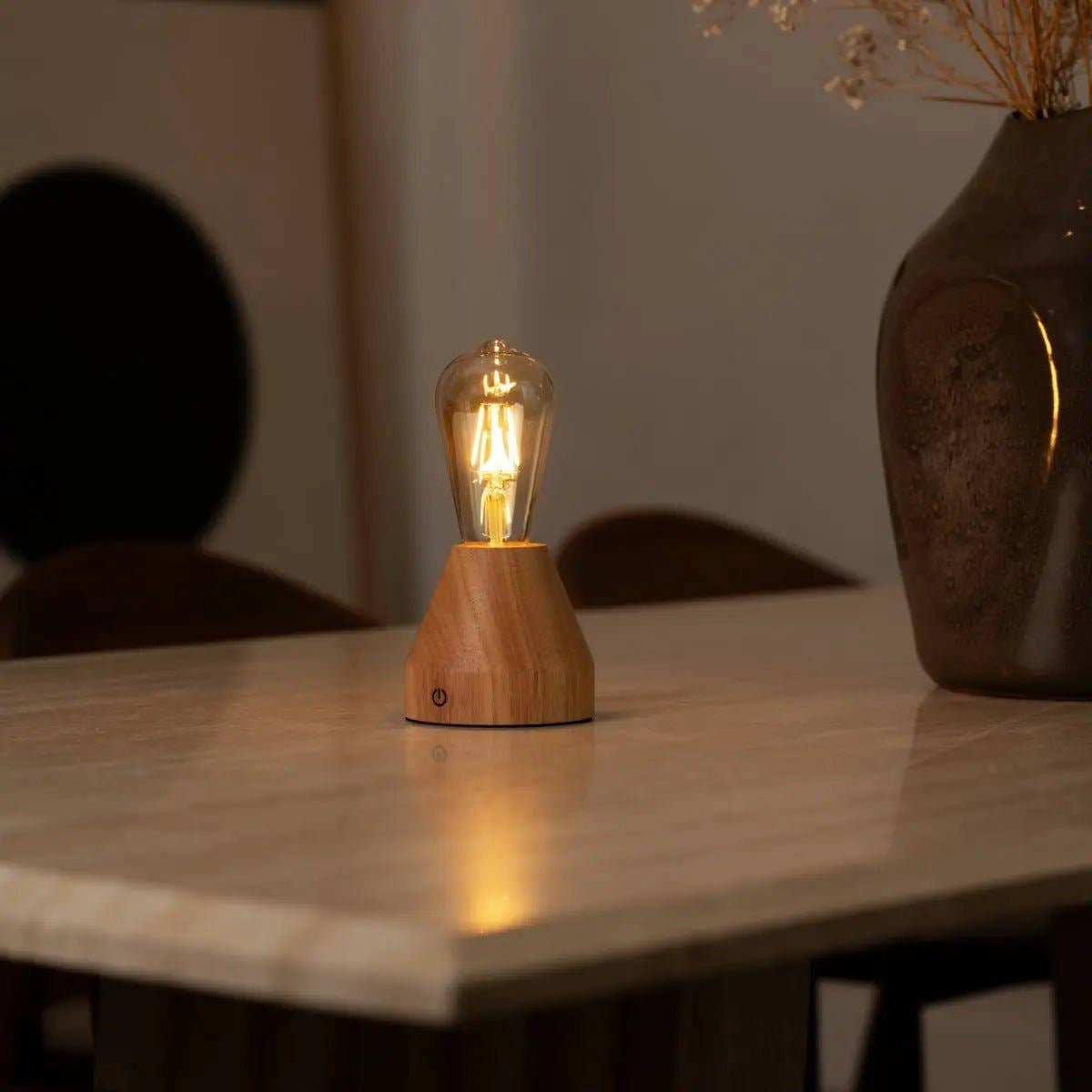 Zavi Hellbraune Wiederaufladbare Tischlampe | LED, Kabellos & 80 Stunden Akkulaufzeit - GUNDT HOME