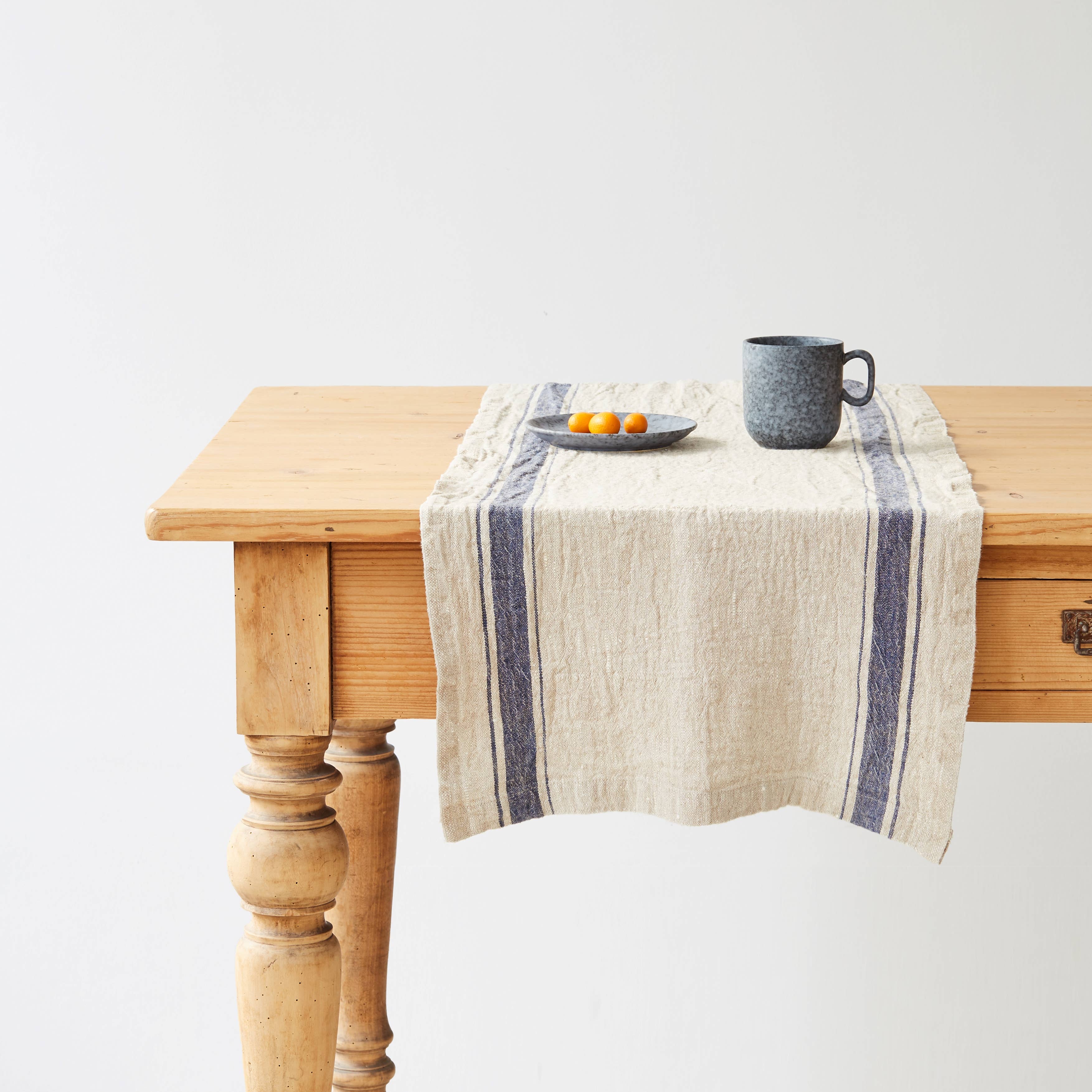 Tischläufer aus Leinen im Vintage-Stil mit blauen - GUNDT HOME