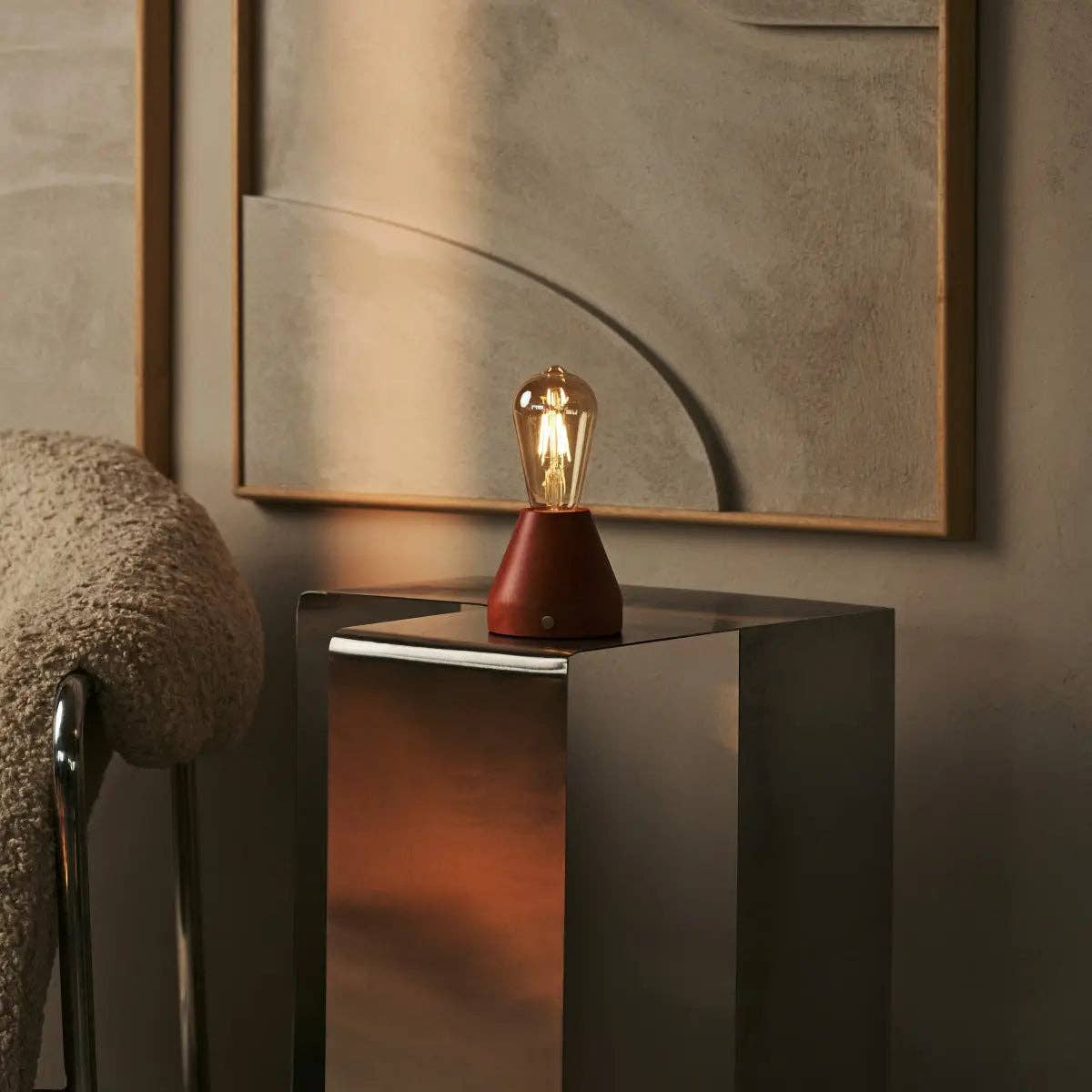 Zavi Tischlampe in Kastanienbraun | LED, Kabellos & 80 Stunden Akkulaufzeit - GUNDT HOME