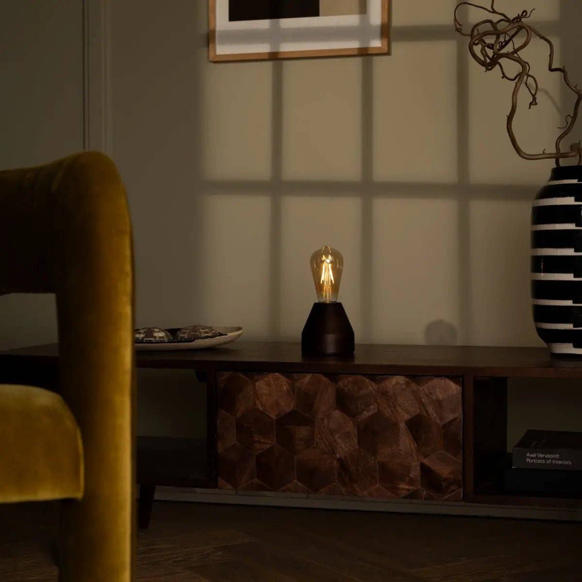 Zavi Dunkelbraune Wiederaufladbare Tischlampe | LED, Kabellos & 80 Stunden Akkulaufzeit - GUNDT HOME