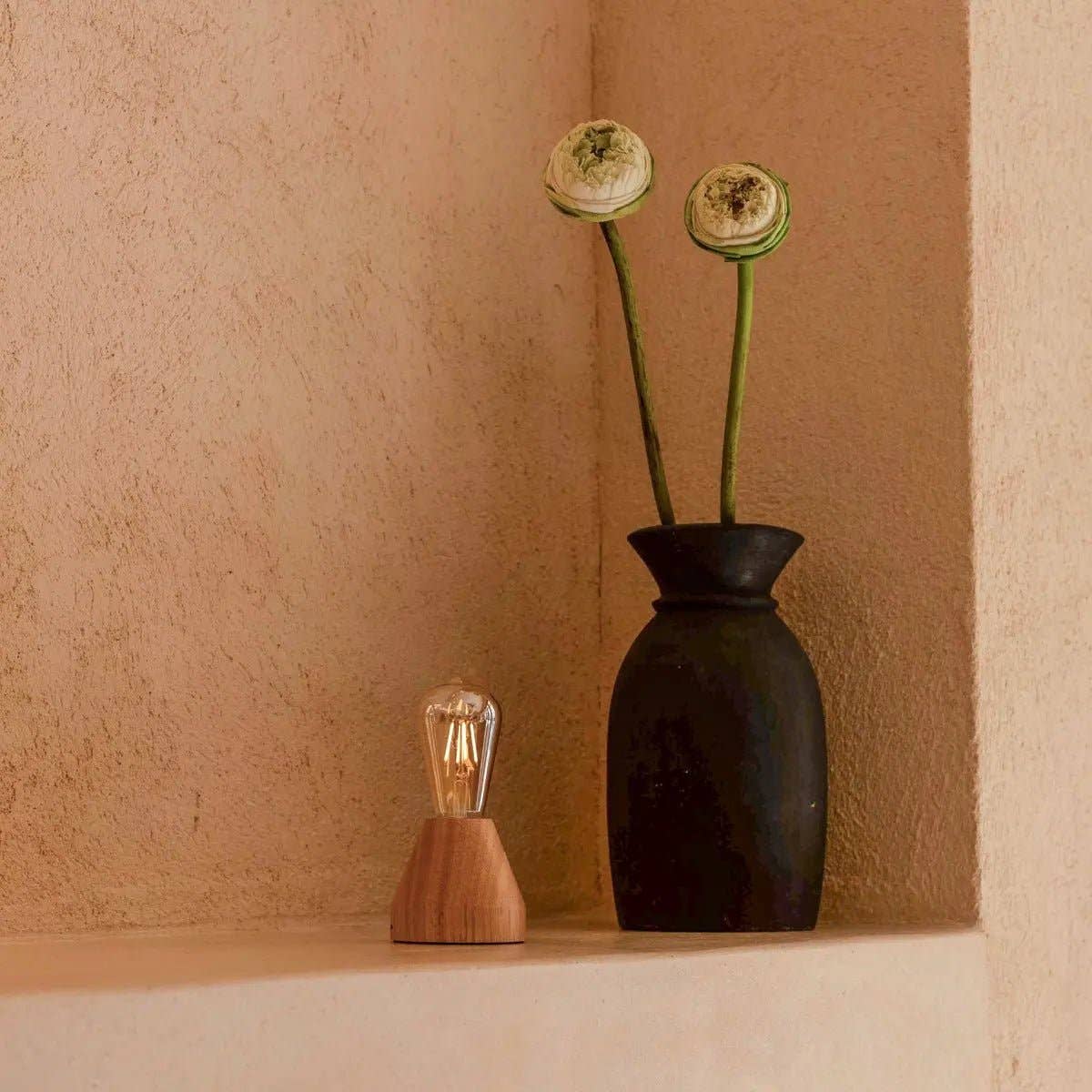 Zavi Hellbraune Wiederaufladbare Tischlampe | LED, Kabellos & 80 Stunden Akkulaufzeit - GUNDT HOME