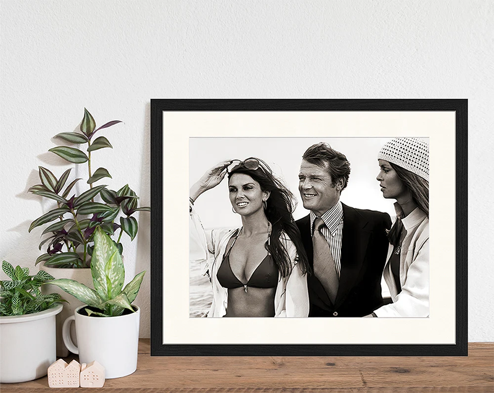 Roger Moore and Caroline Munro - GUNDT HOME