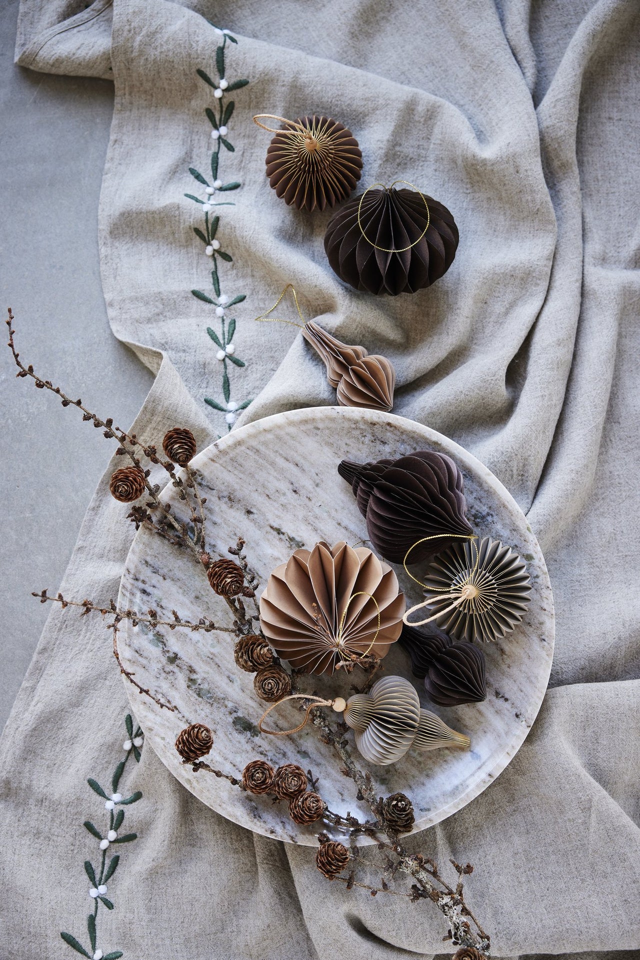 Poelle Ornament aus Papier - Braun - GUNDT HOME