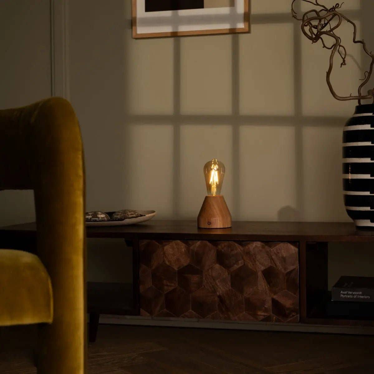 Zavi Hellbraune Wiederaufladbare Tischlampe | LED, Kabellos & 80 Stunden Akkulaufzeit - GUNDT HOME