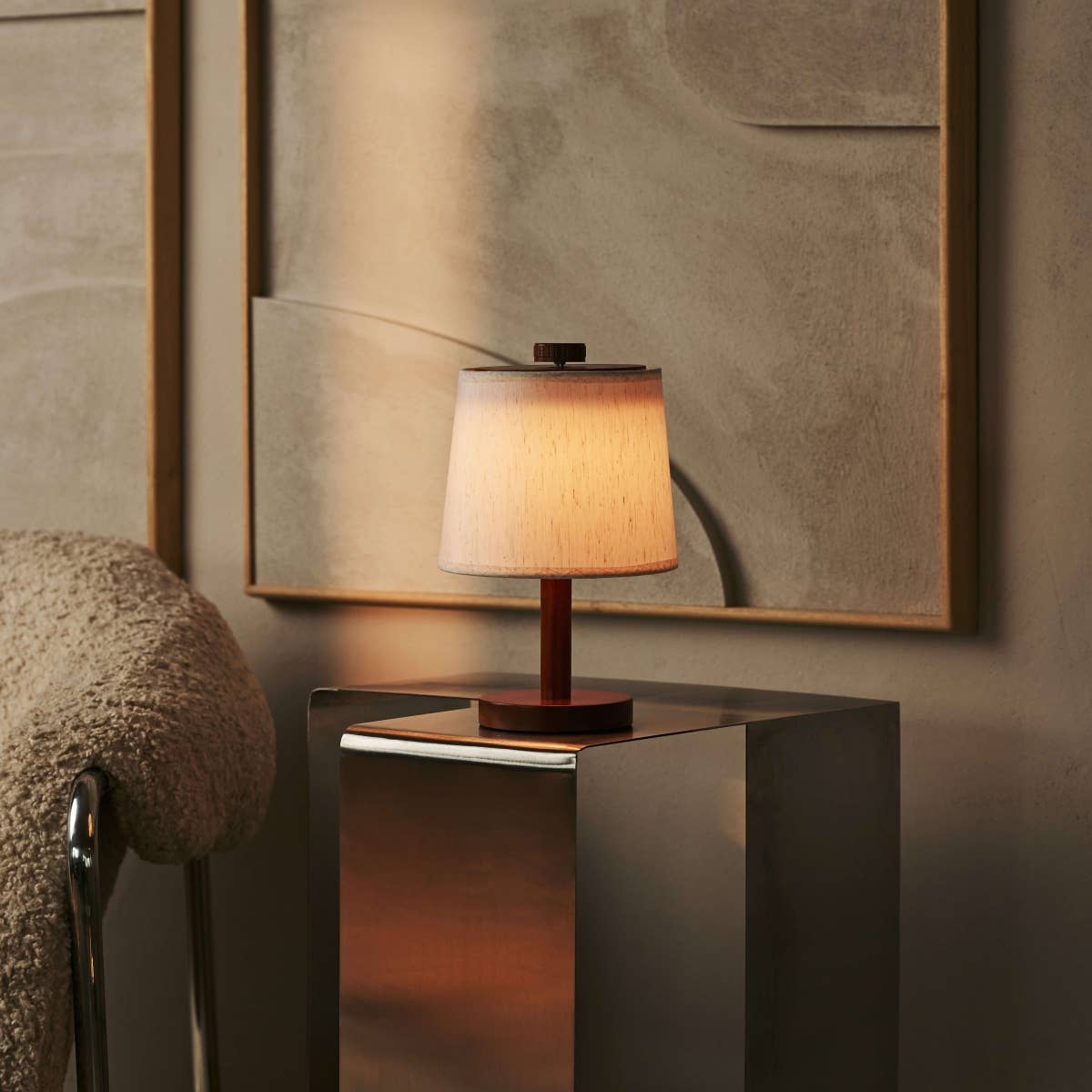 Rover Kastanienbraune Holzlampe – Wiederaufladbar, Kabellos & Dimmbarer Schirm - GUNDT HOME