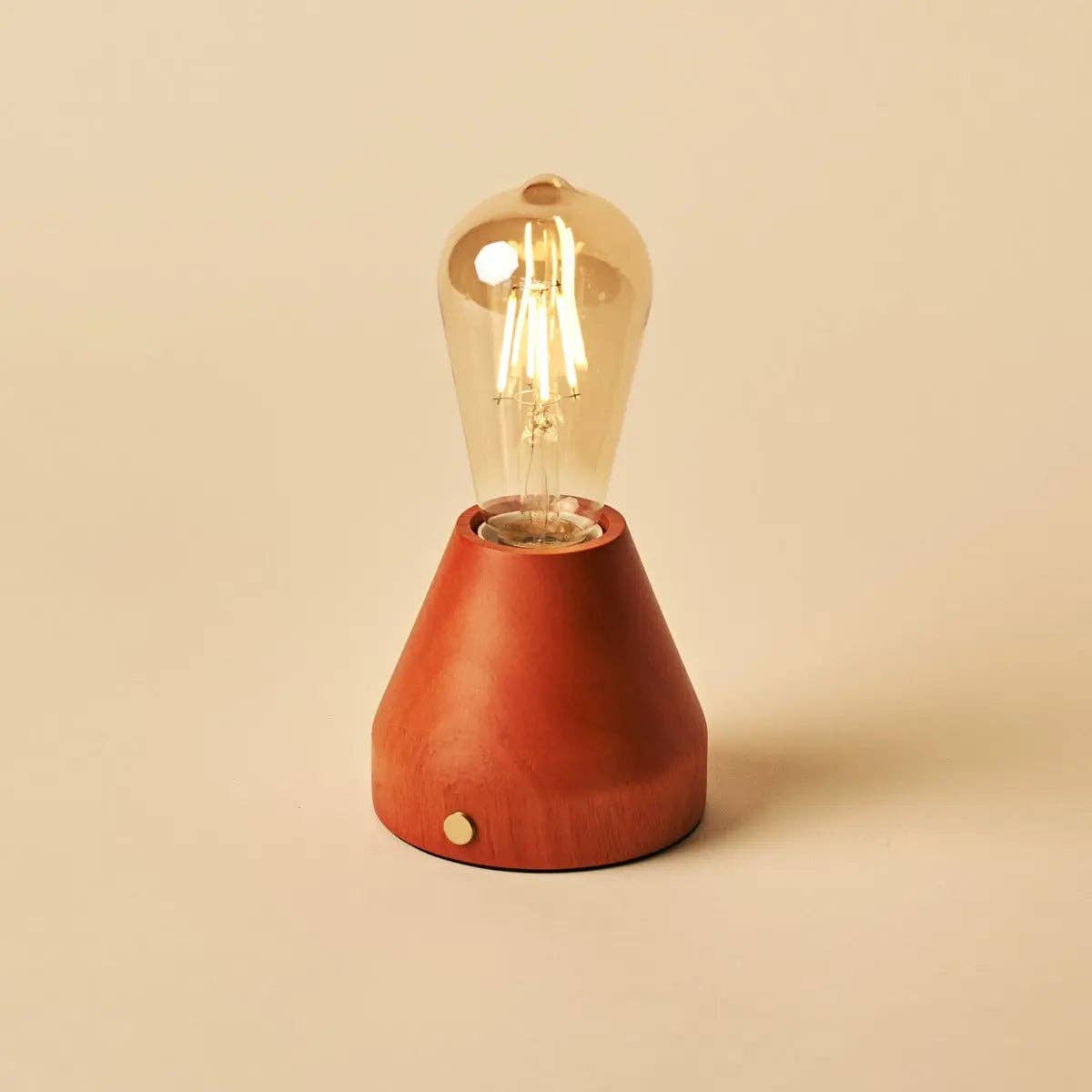 Zavi Tischlampe in Kastanienbraun | LED, Kabellos & 80 Stunden Akkulaufzeit - GUNDT HOME