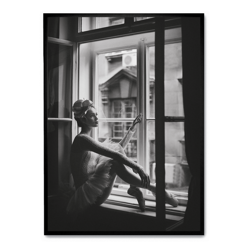 Ballerina im Fenster – Poster: No frame / A4 (21 x 29,7 cm)